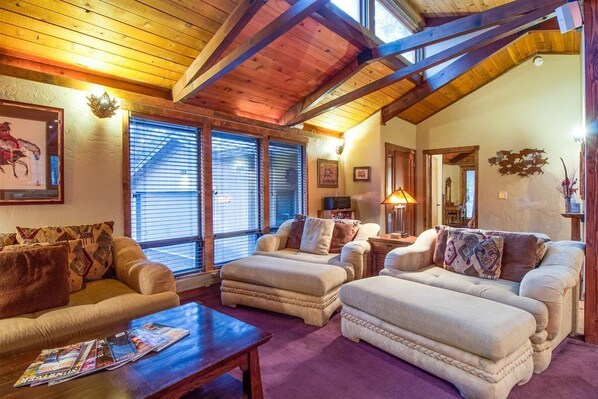 Family Apartment, 2 Bedrooms | Living room | TV, fireplace, DVD player - East Butte 10 (Bend)