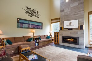 Living area - Rogue 16 (Bend)