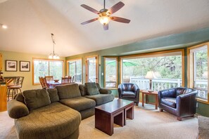 Living area - Splitrock 11 (Bend)
