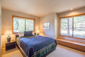 Appartement familial, 4 chambres | 4 chambres, lit de bébé portatif, accès au Wi-Fi (inclus)