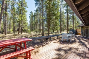 Family Apartment, 4 Bedrooms | BBQ/picnic Area