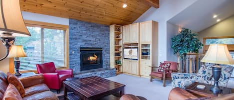 Family Apartment, 4 Bedrooms | Living area