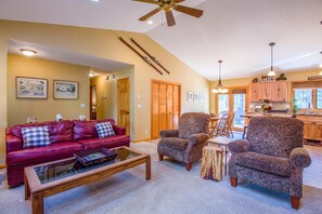 Family Apartment, 2 Bedrooms | Living area - Yellow Rail 3 (Bend)