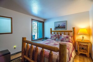 Family Apartment, 2 Bedrooms | 2 bedrooms, free WiFi, bed sheets - Todd 11 (Bend)