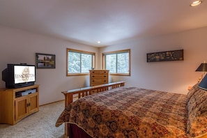 Family Apartment, 4 Bedrooms | 4 bedrooms, free WiFi, bed sheets - Todd 1 (Bend)