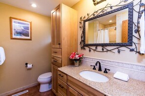 Bathroom - Tokatee 38 (Bend)