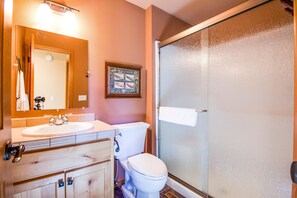 Family Apartment, 4 Bedrooms | Bathroom | Hair dryer - Tumalo 11 (Bend)