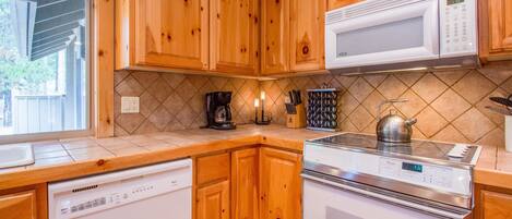 Family Apartment, 3 Bedrooms | Private kitchen