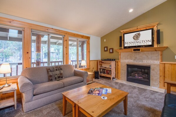 Perhehuoneisto, 3 makuuhuonetta | Oleskelualue | Televisio, takka, DVD-soitin