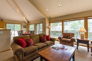 Family Apartment, 3 Bedrooms | Living area | Fireplace, DVD player