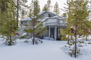 Family Apartment, 4 Bedrooms | Front of property