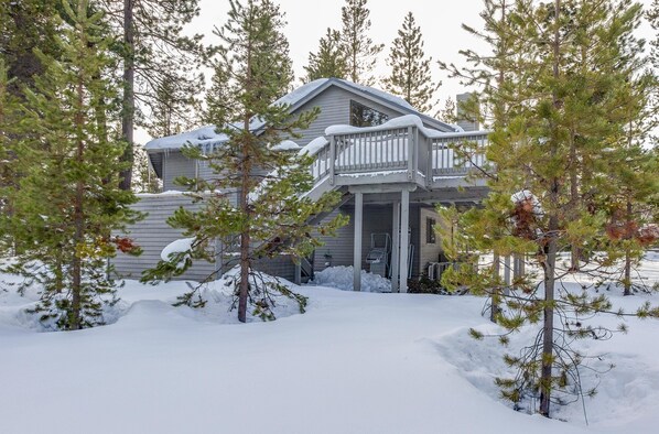 Family Apartment, 4 Bedrooms | Front of property