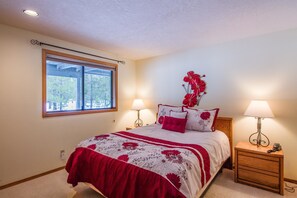 Family Apartment, 4 Bedrooms | 4 bedrooms, free WiFi, bed sheets