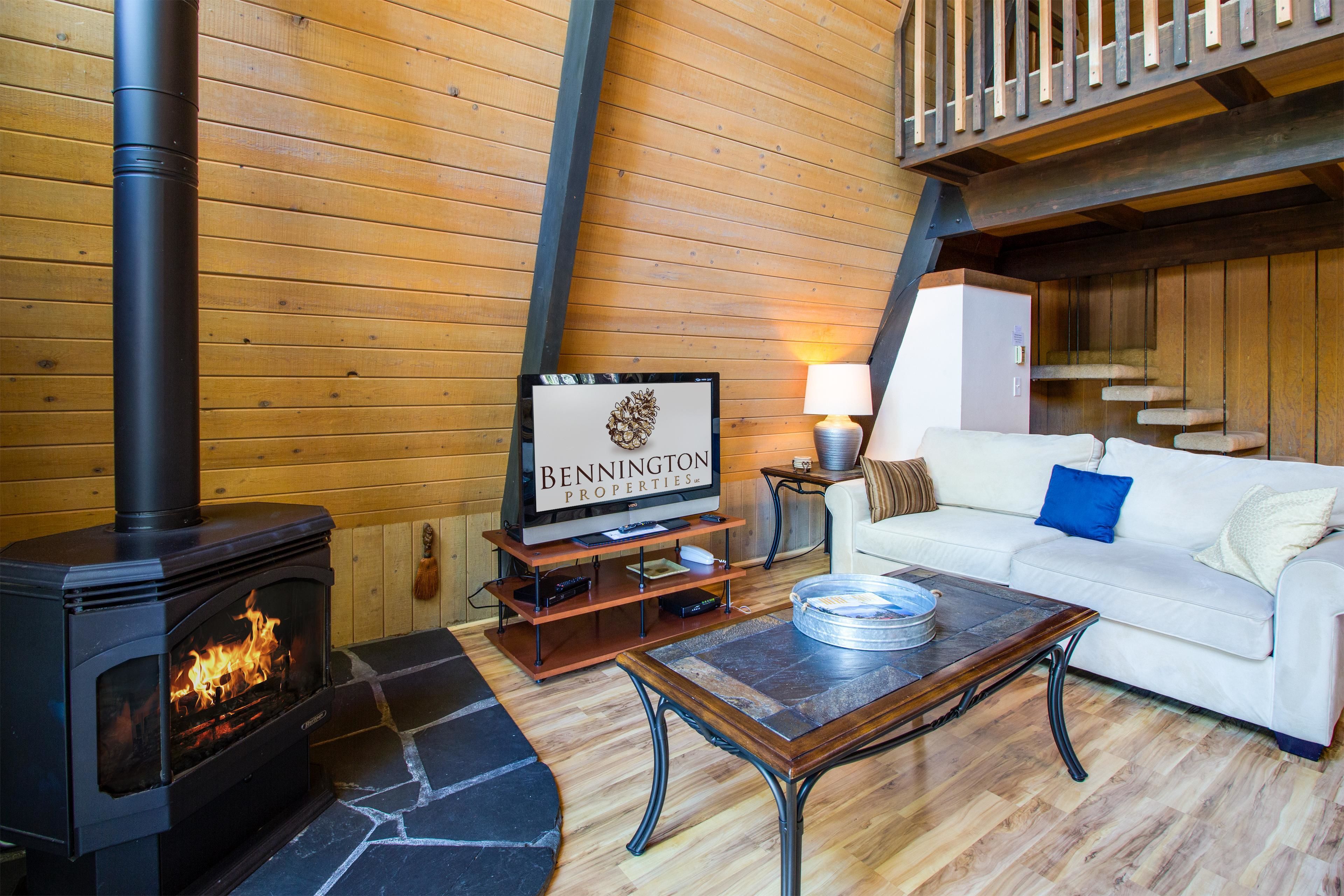 Family Apartment, 4 Bedrooms | Living area | Fireplace, DVD player