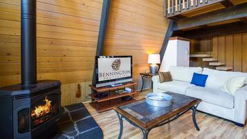 Family Apartment, 4 Bedrooms | Living area | Fireplace, DVD player