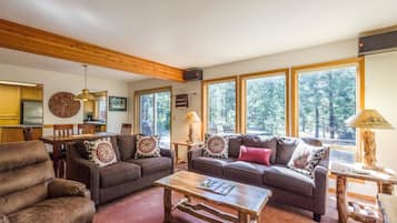 Family Apartment, 3 Bedrooms | Living area | DVD player