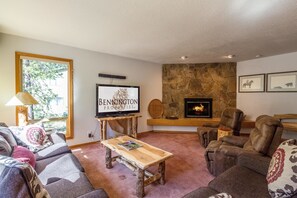 Family Apartment, 3 Bedrooms | Living area | DVD player