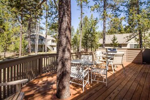 Family Apartment, 3 Bedrooms | Terrace/patio - Mt Rainier 11 (Bend)