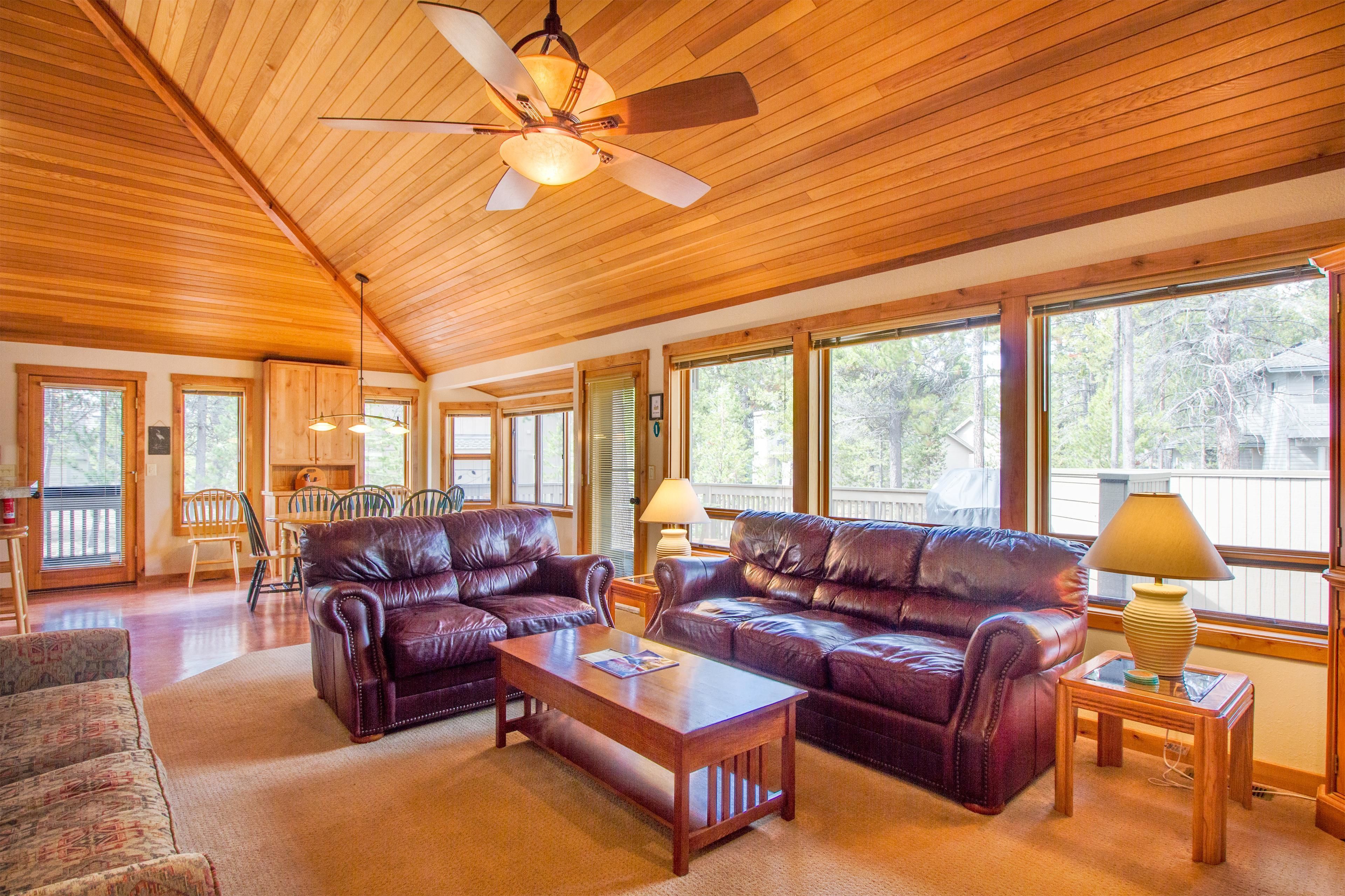 Family Apartment, 3 Bedrooms | Living area