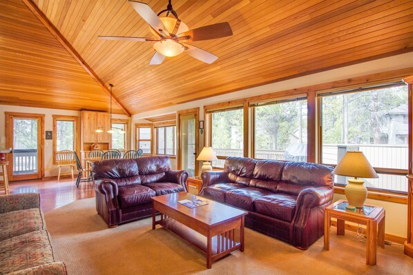 Family Apartment, 3 Bedrooms | Living area | Flat-screen TV, DVD player - Mt Rainier 11 (Bend)