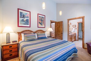 Familienapartment, 3 Schlafzimmer | 3 Schlafzimmer, kostenloses WLAN, Bettwäsche