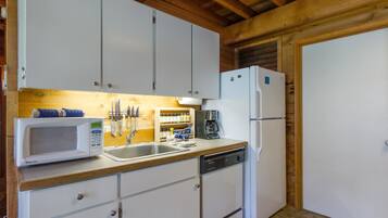 Apartemen Keluarga, 2 kamar tidur | Dapur pribadi | Lemari es, microwave, dan mesin pembuat kopi/teh