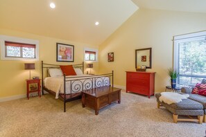 Apartamento família, 4 quartos | 4 quartos, berço de viagem, Wi-Fi de cortesia, roupa de cama