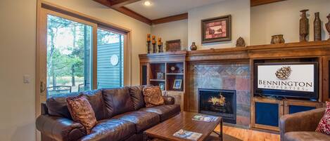 ファミリー アパートメント 6 ベッドルーム | リビング エリア | DVD プレーヤー