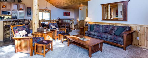 Family Apartment, 4 Bedrooms | Living area