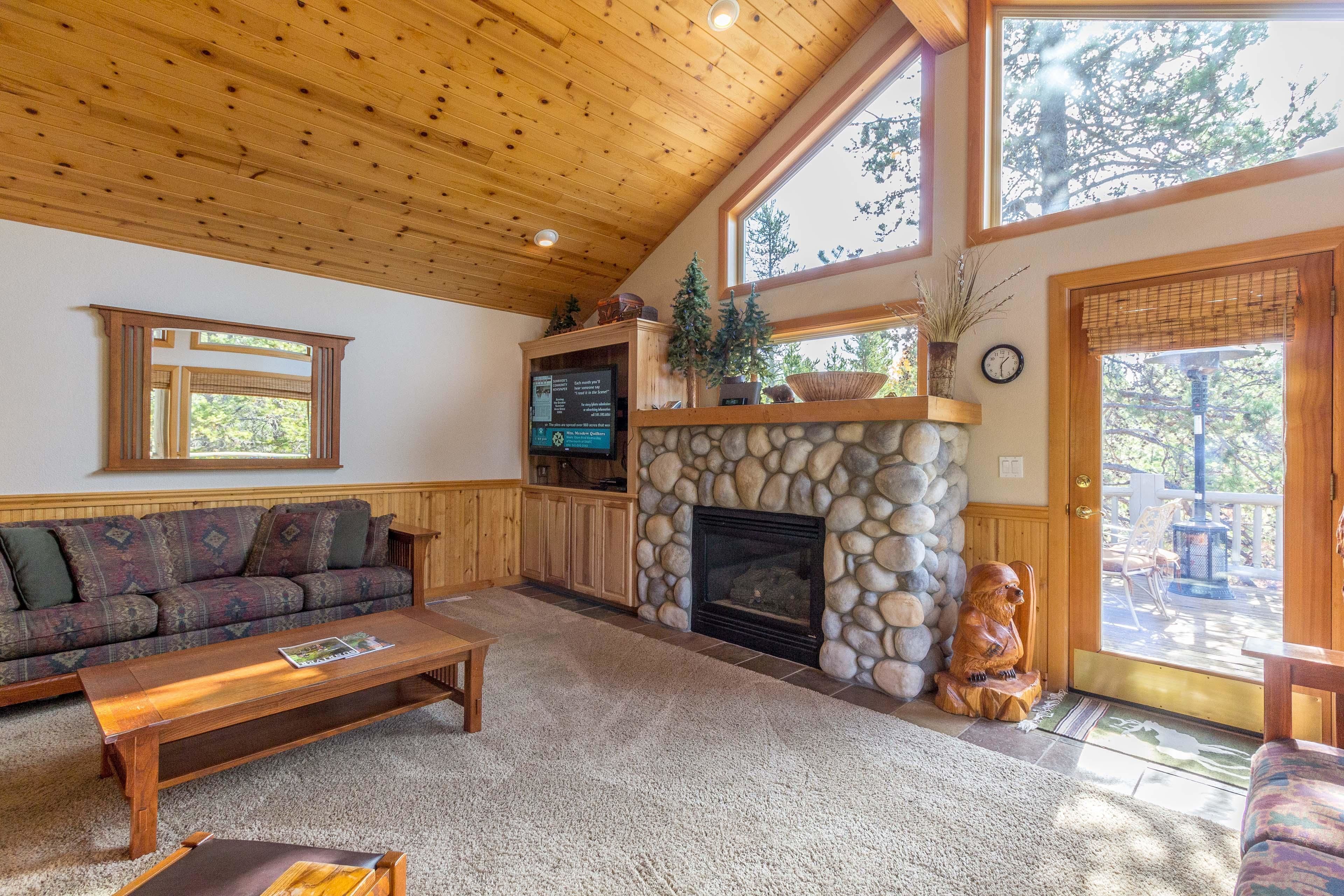 Family Apartment, 4 Bedrooms | Living area