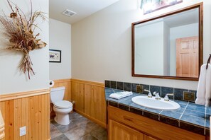 Family Apartment, 4 Bedrooms | Bathroom