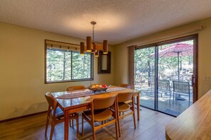 Appartement Familial, 3 chambres | Restauration dans la chambre