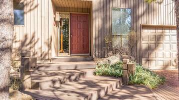 Family Apartment, 3 Bedrooms | Property entrance