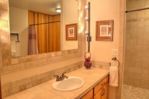 Family Apartment, 2 Bedrooms | Bathroom