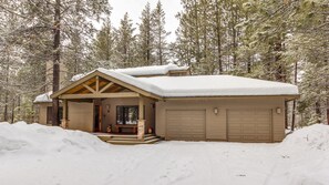 Family Apartment, 4 Bedrooms | Front of property