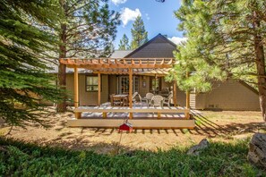 Family Apartment, 4 Bedrooms | Terrace/patio - Kinglet 23 (Bend)