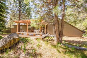 Family Apartment, 4 Bedrooms | Property grounds - Kinglet 23 (Bend)