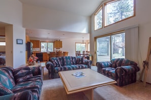 Family Apartment, 4 Bedrooms | Living area