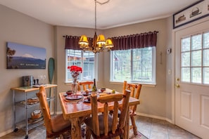 Family Apartment, 2 Bedrooms | In-room dining - Indio Road 16997 (Bend)