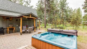 Familienapartment, 2 Schlafzimmer | Außen-Whirlpool