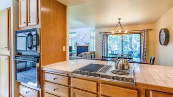 Apartemen Keluarga, 3 kamar tidur | Dapur pribadi | Lemari es, microwave, oven, dan kompor