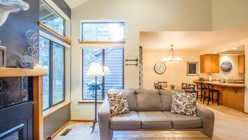 Apartemen Keluarga, 3 kamar tidur | Area keluarga | Perapian