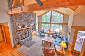 Family Apartment, 4 Bedrooms | Lobby sitting area