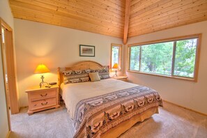 Family Apartment, 4 Bedrooms | 4 bedrooms, free WiFi, bed sheets