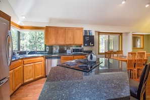 Apartamento familiar, 3 habitaciones | Cocina privada | Frigorífico, microondas, horno y placa de cocina
