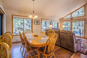 Family Apartment, 3 Bedrooms | Dining - Ashwood 4 (Bend)