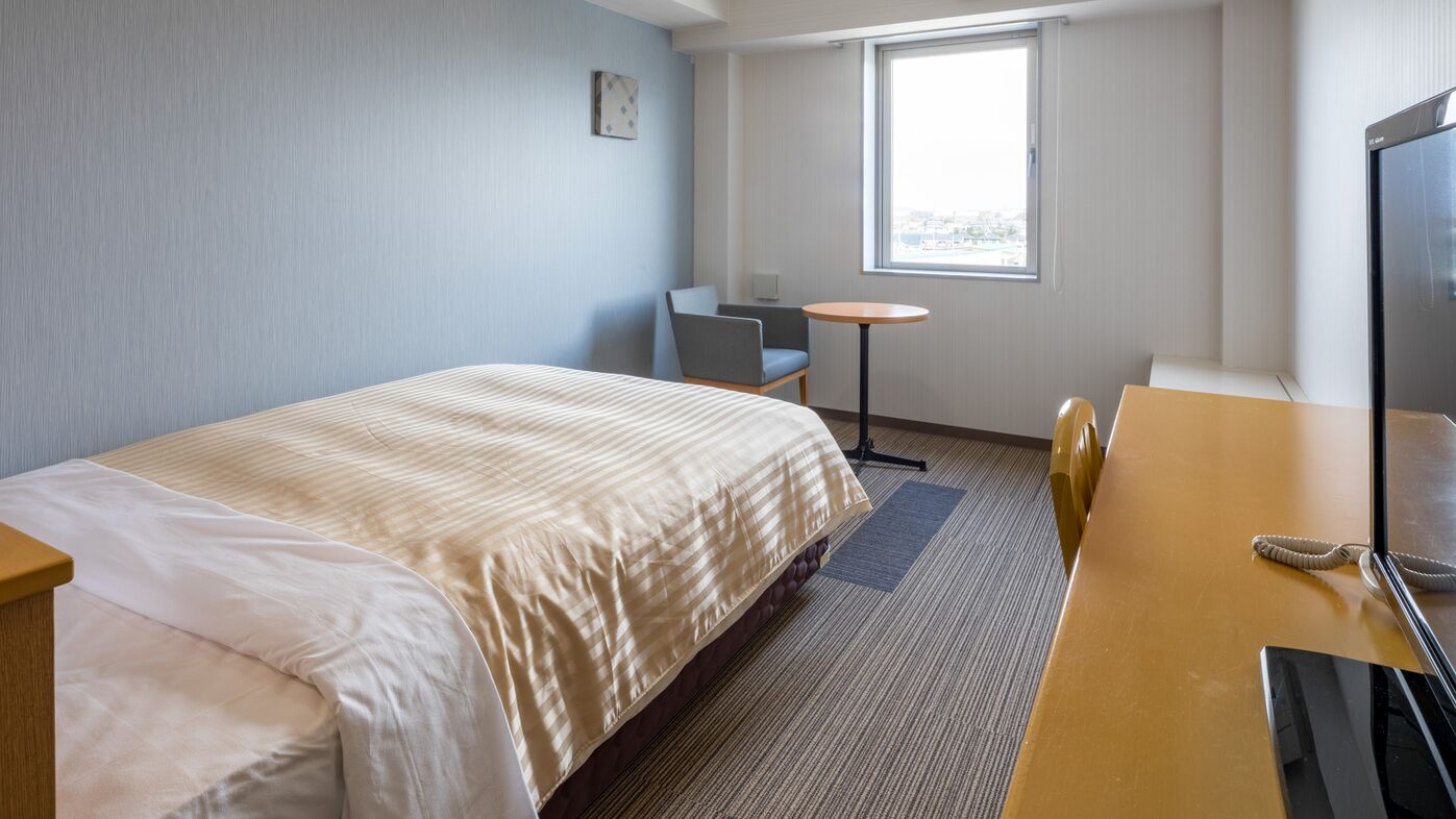 Premium bedding, desk, blackout drapes, iron/ironing board