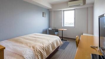 Standard Room, 1 Double Bed, Non Smoking | Premium bedding, desk, blackout curtains, iron/ironing board