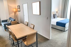 Premium bedding, laptop workspace, iron/ironing board, cots/infant beds - Ramada Suites By Wyndham Albany (Auckland)