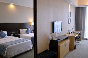Deluxe Twin Room | Minibar, in-room safe, desk, blackout curtains - ZTE Hotel Xi'an (Xi'an)